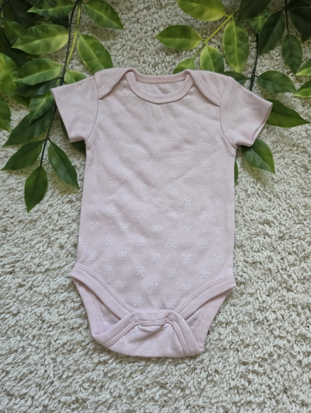 Baby Girl Light Pink Bow Onesie (0-3 Months)